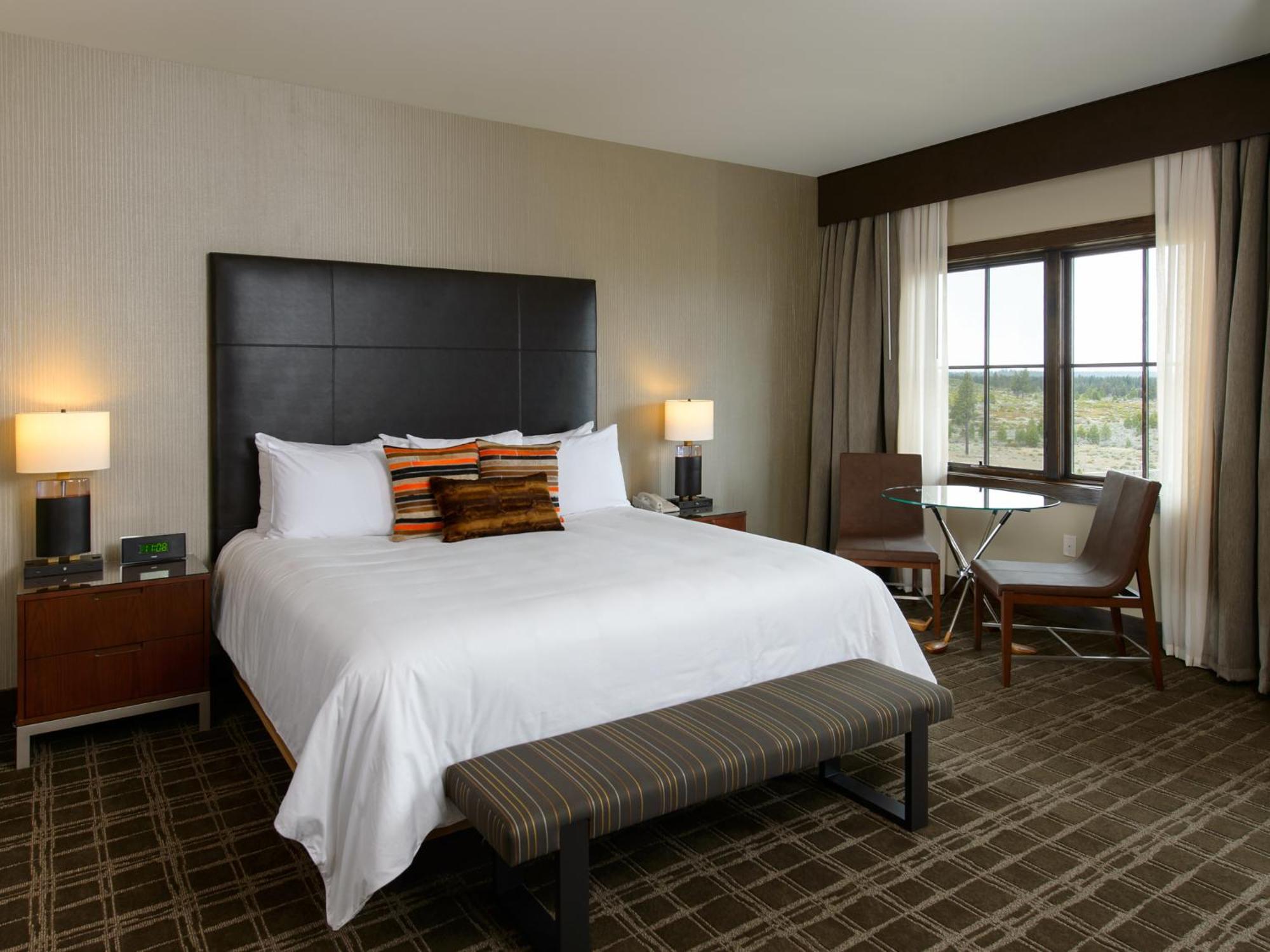 Tetherow Hotel Deschutes River Woods Room photo
